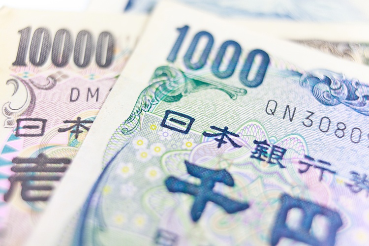 美元/日元在136.00关口下方挣扎，徘徊于关键的200日SMA附近