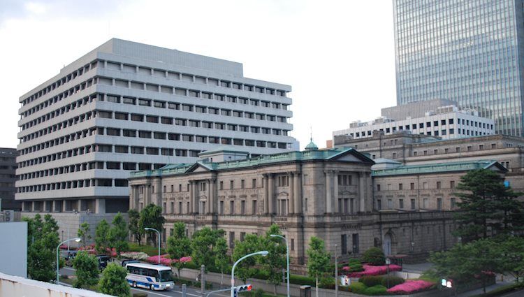 日本央行：将在周一进行额外的长期债券购𧹒活动