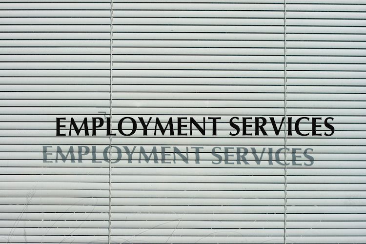 美国：2月JOLTS职位空缺下降至990万，预期為1040万