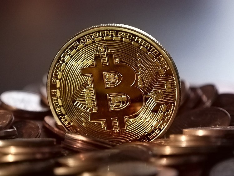 比特币价格艰难突破27000美元，矿工卖出1000个比特币，价值2700万美元