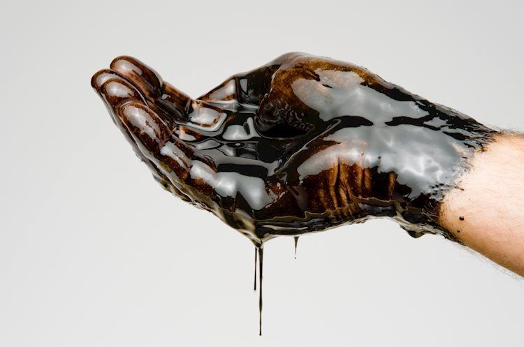 原油周一反弹，但仍停留在原有震盪区间，徘徊在 79 美元附近